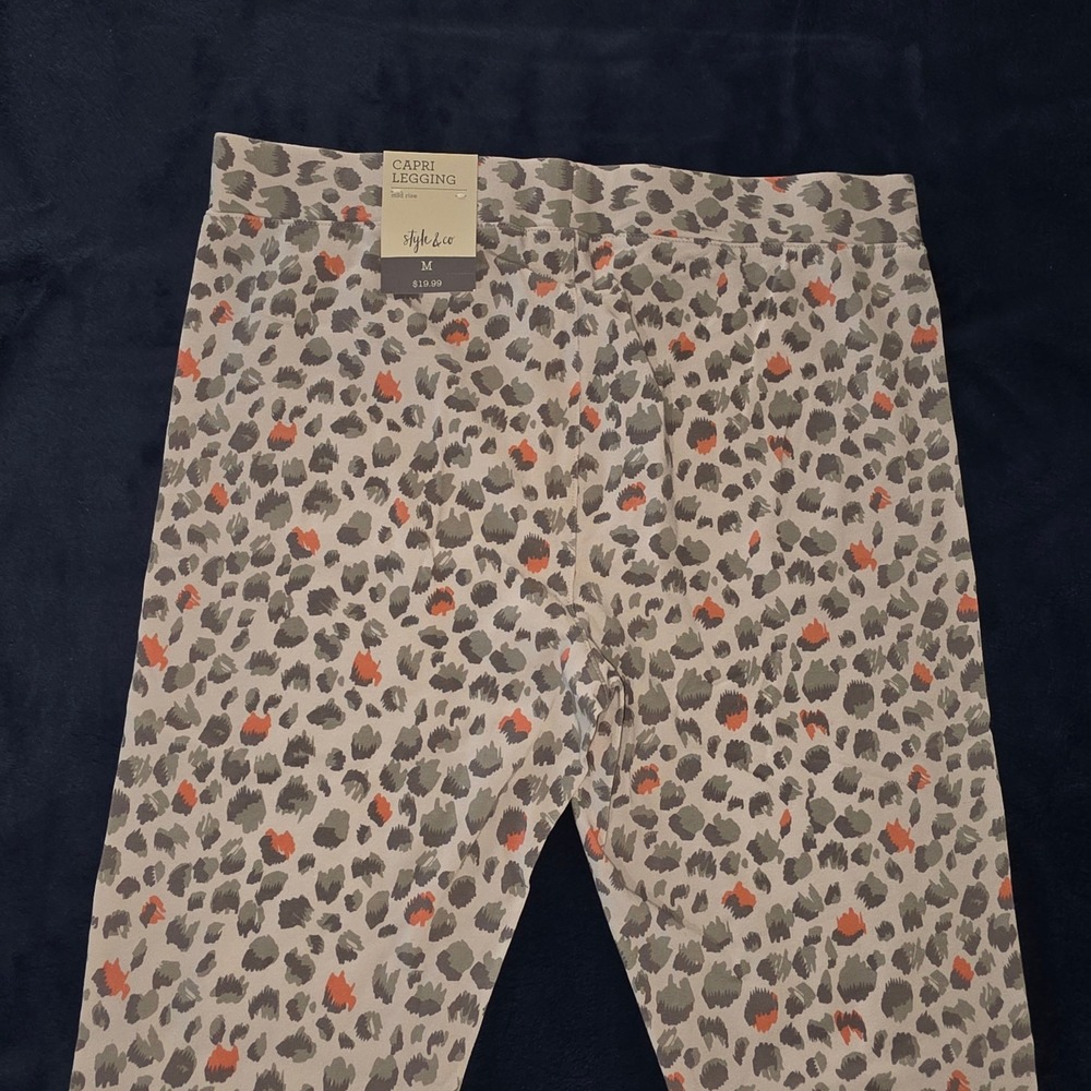 Style & Co Womens Mid Rise Capri Legging Animal Print Size Medium NWT